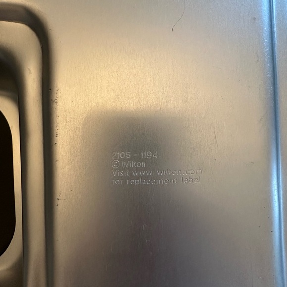 WILTON #1 cake pan with book- 2105-1194 - Picture 2 of 6